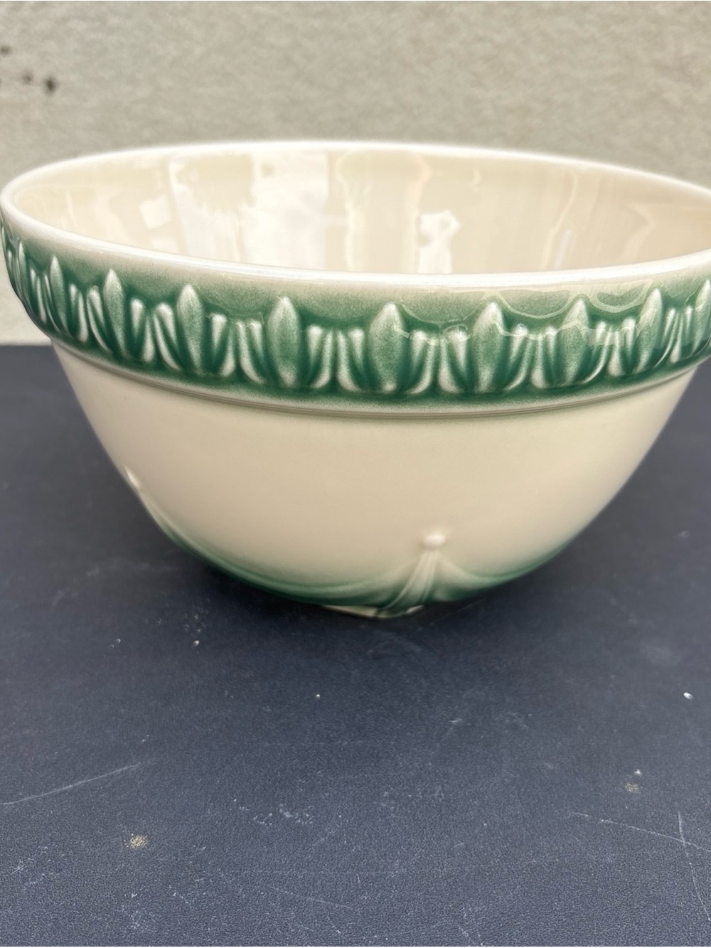 Longaberger Pottery American Craft Original 8" Mixing Bowl Lt Ivy & Cream #30509